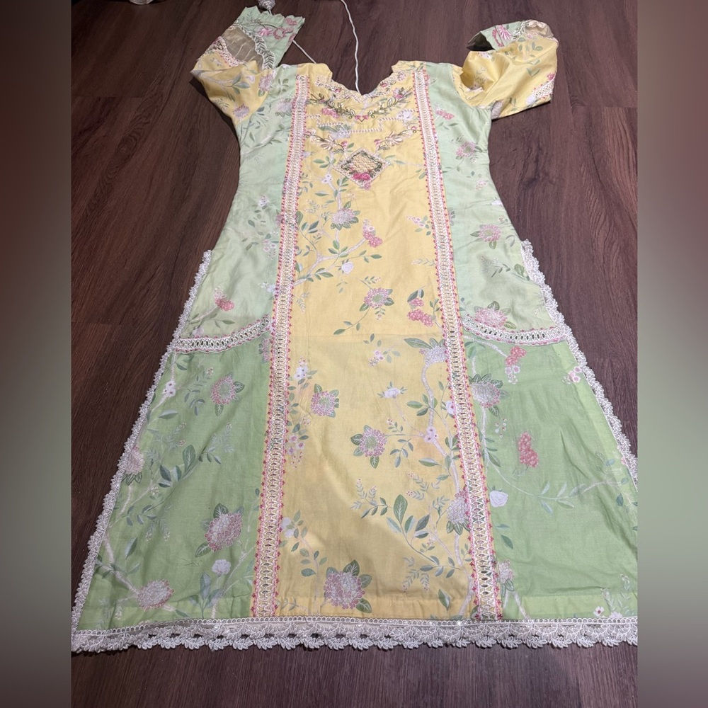 Floral Embroidered Long Sleeve Women’s Dress in Soft Yellow-Green - Picture 10 of 16